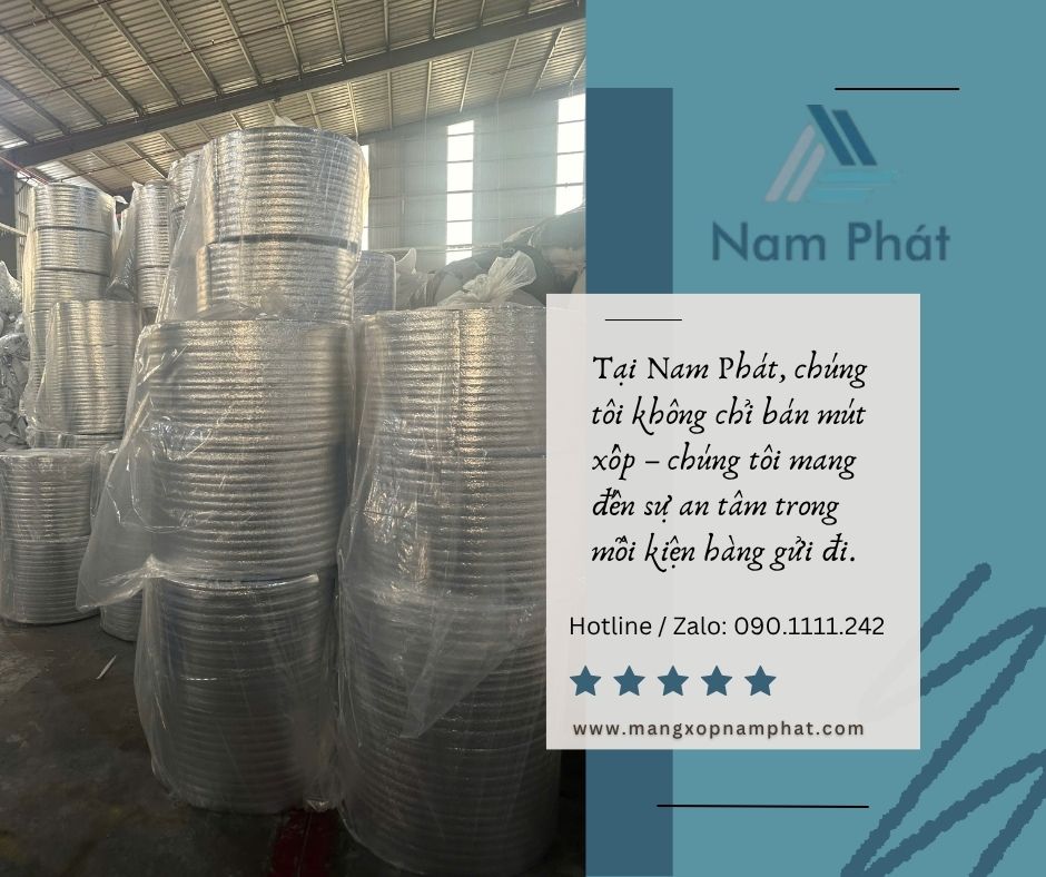Để giải quyết tình trạng này, màng OPP cách nhiệt (hay còn gọi là mút xốp PE foam tráng bạc OPP, màng PE OPP cách nhiệt) đã trở thành vật liệu bảo vệ công trình quốc dân nhờ khả năng phản xạ nhiệt vượt trội, chi phí hợp lý và độ bền cao.