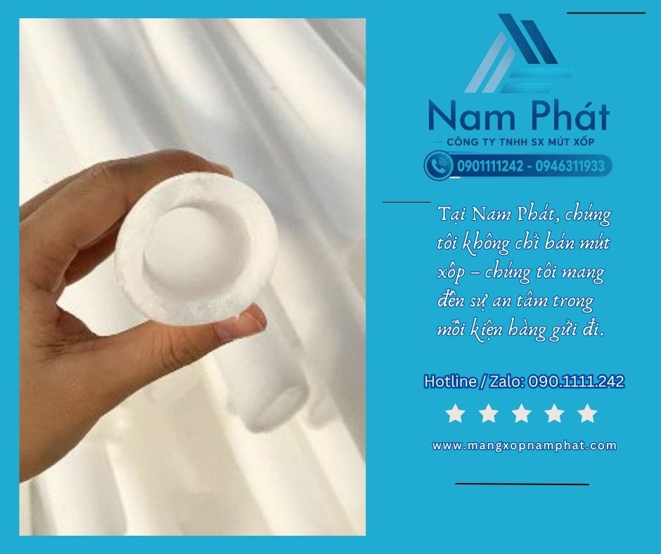 Ống xốp PE foam (Polyethylene Foam Tube) chính là câu trả lời toàn diện nhất, giúp tối ưu hóa thời gian đóng gói và bảo vệ kiện hàng an toàn 100%.