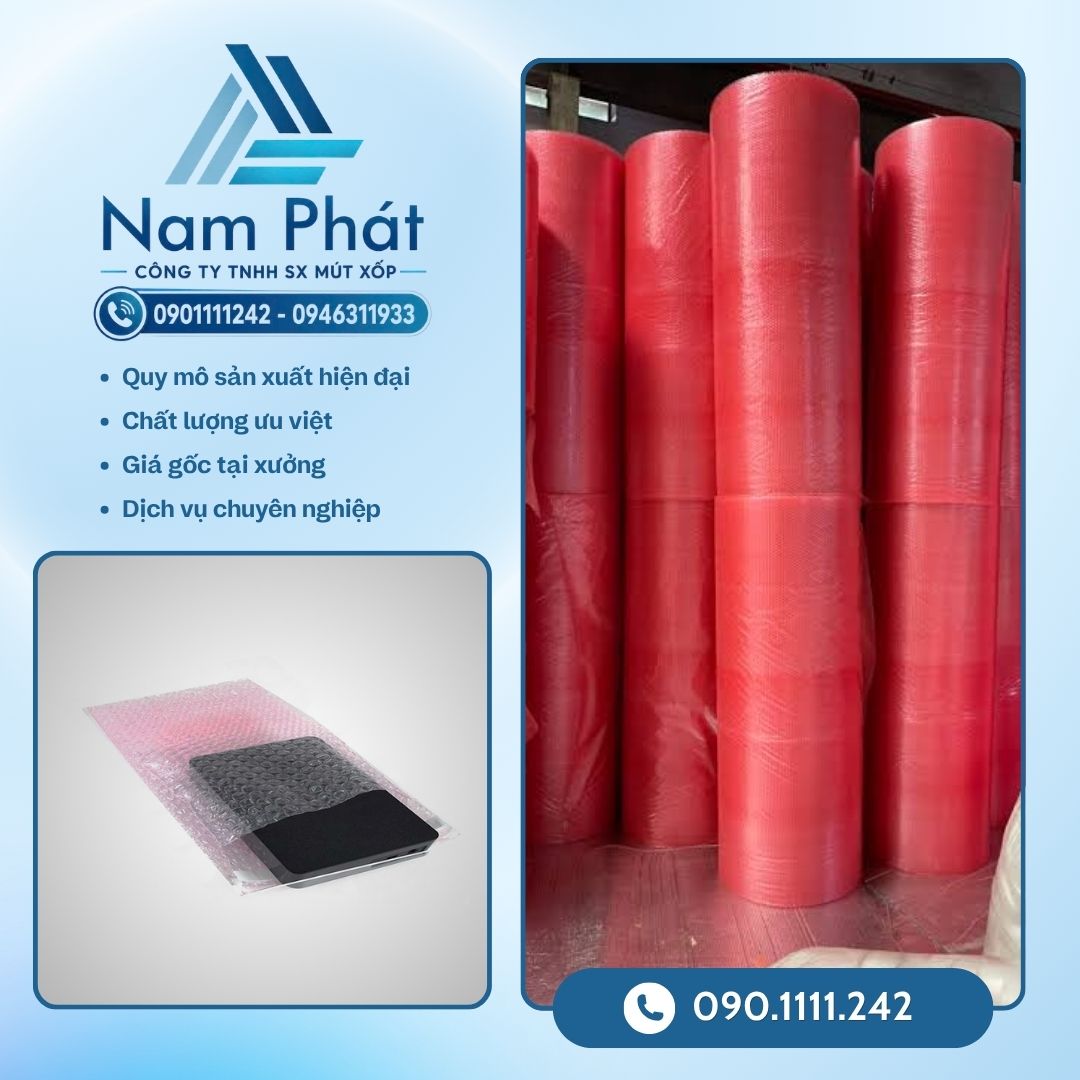 Khi đóng gói các thiết bị công nghệ cao, việc bọc linh kiện bằng xốp hơi chống tĩnh điện giúp triệt tiêu hoàn toàn sự tích tụ điện tích ma sát và bảo vệ các chân vi mạch không bị cháy chập